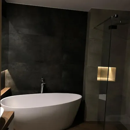 Warsaw-cozy-elegant Full Of Art ורשה